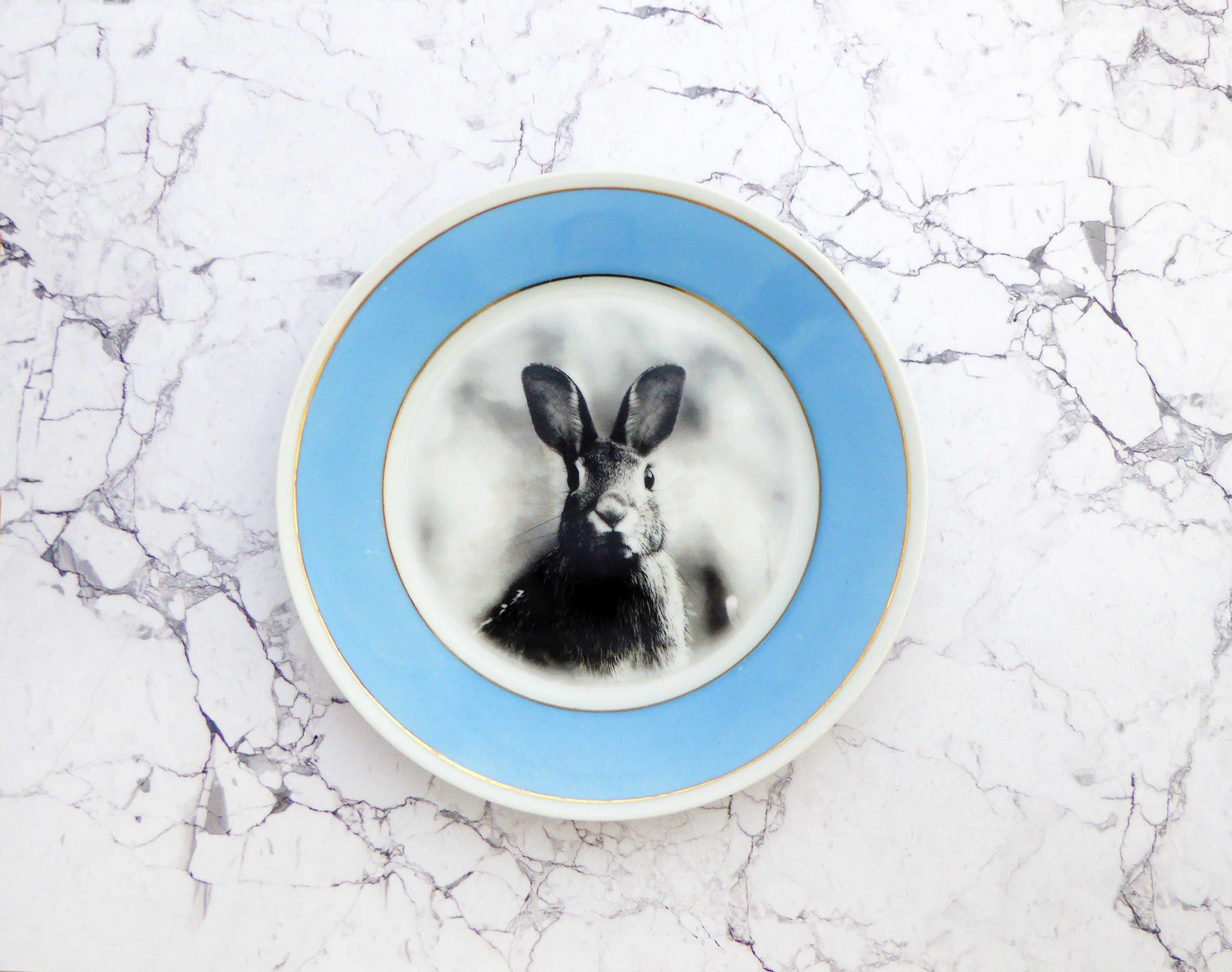 Wandteller Hase vintage Herr Fuchs Teller Blau Gold Unikat Muster 19cm – Bild 3