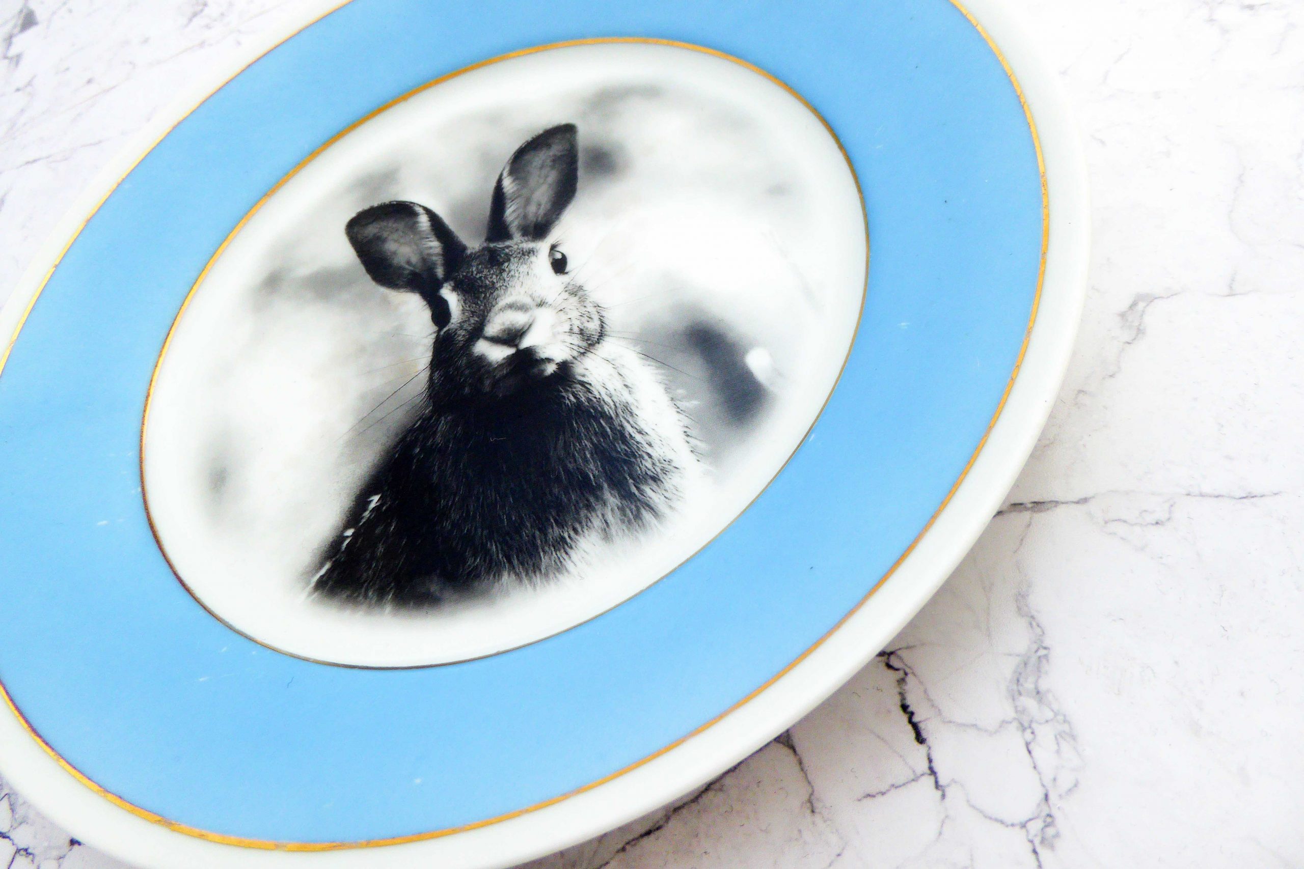 Wandteller Hase vintage Herr Fuchs Teller Blau Gold Unikat Muster 19cm – Bild 2