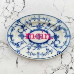 Wandplatte moin. Typo Herr Fuchs Muster Unikat Blau Neonpink 18cm Strohblumenmuster