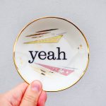 Wandteller Herr Fuchs Typo yeah Gold mini gelb/rot Punkte Muster 10cm vintage