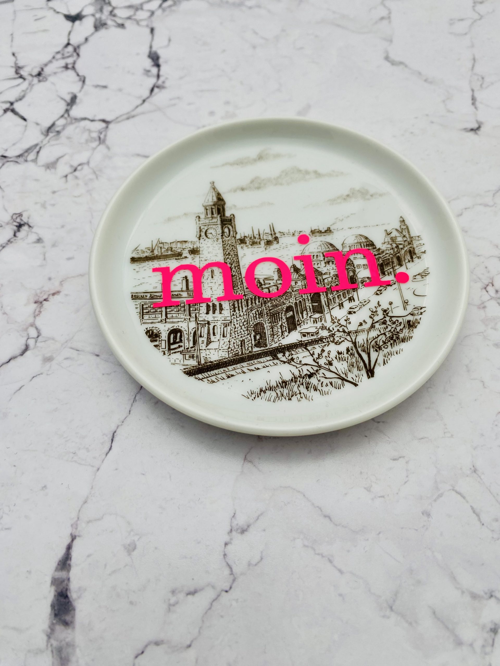 Wandteller Typo moin. vintage Herr Fuchs mini neonpink 10cm Landungsbrücke Hamburg – Bild 2