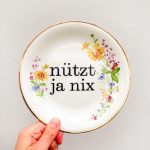 Wandteller Herr Fuchs Typo Nützt ja nix Wohnen Unikat 19cm Blumen Gold Gelb