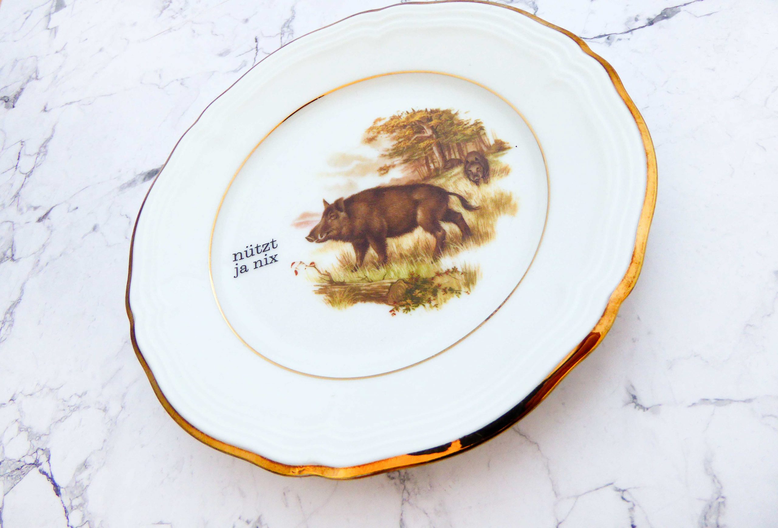 Wandteller Herr Fuchs nützt ja nix Typo Wildschwein 15cm Gold – Bild 2