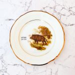 Wandteller Herr Fuchs nützt ja nix Typo Wildschwein 15cm Gold