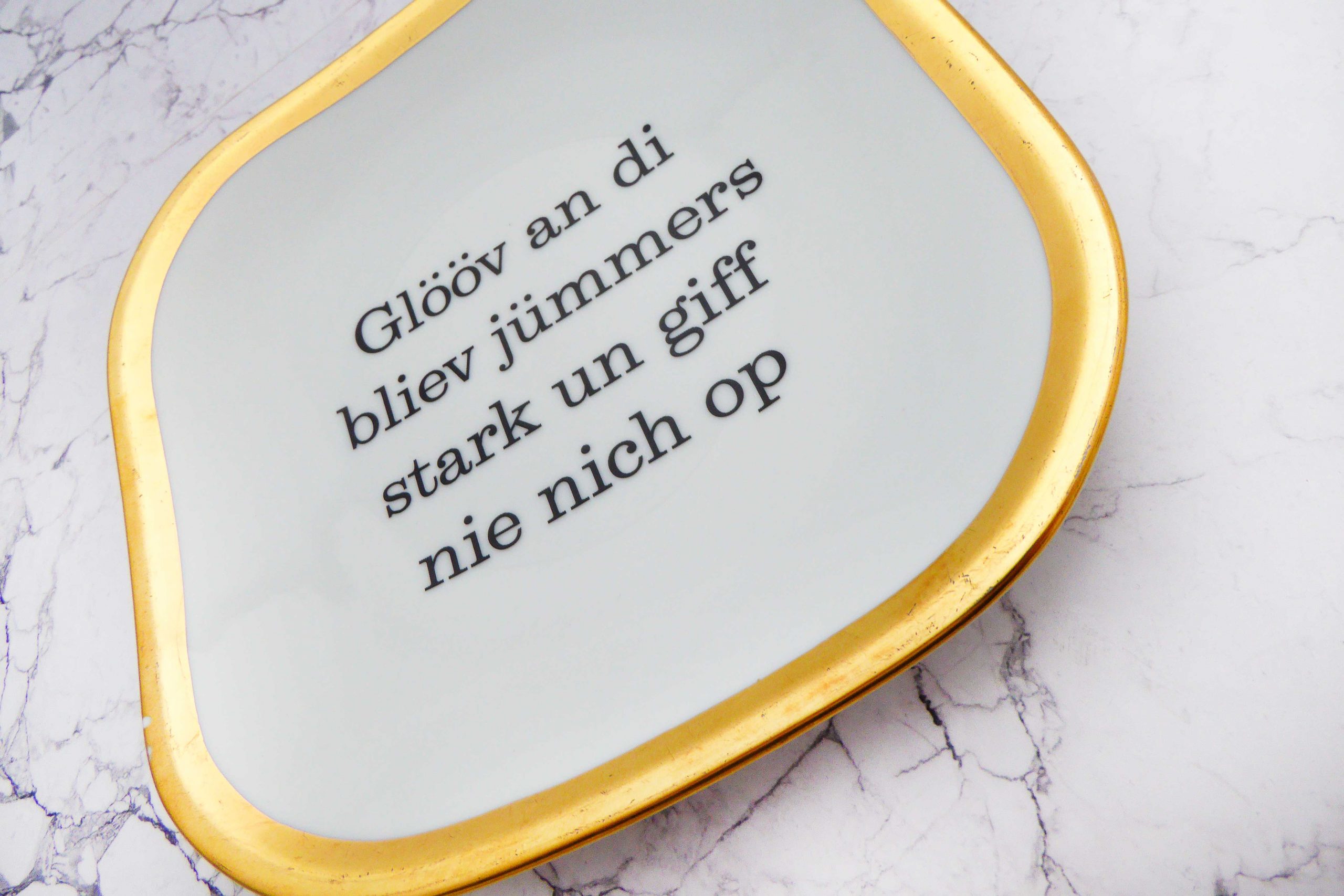 Wandteller Typo Glööv an di vintage Herr Fuchs Teller eckig Gold plattdeutsch 20cm – Bild 3