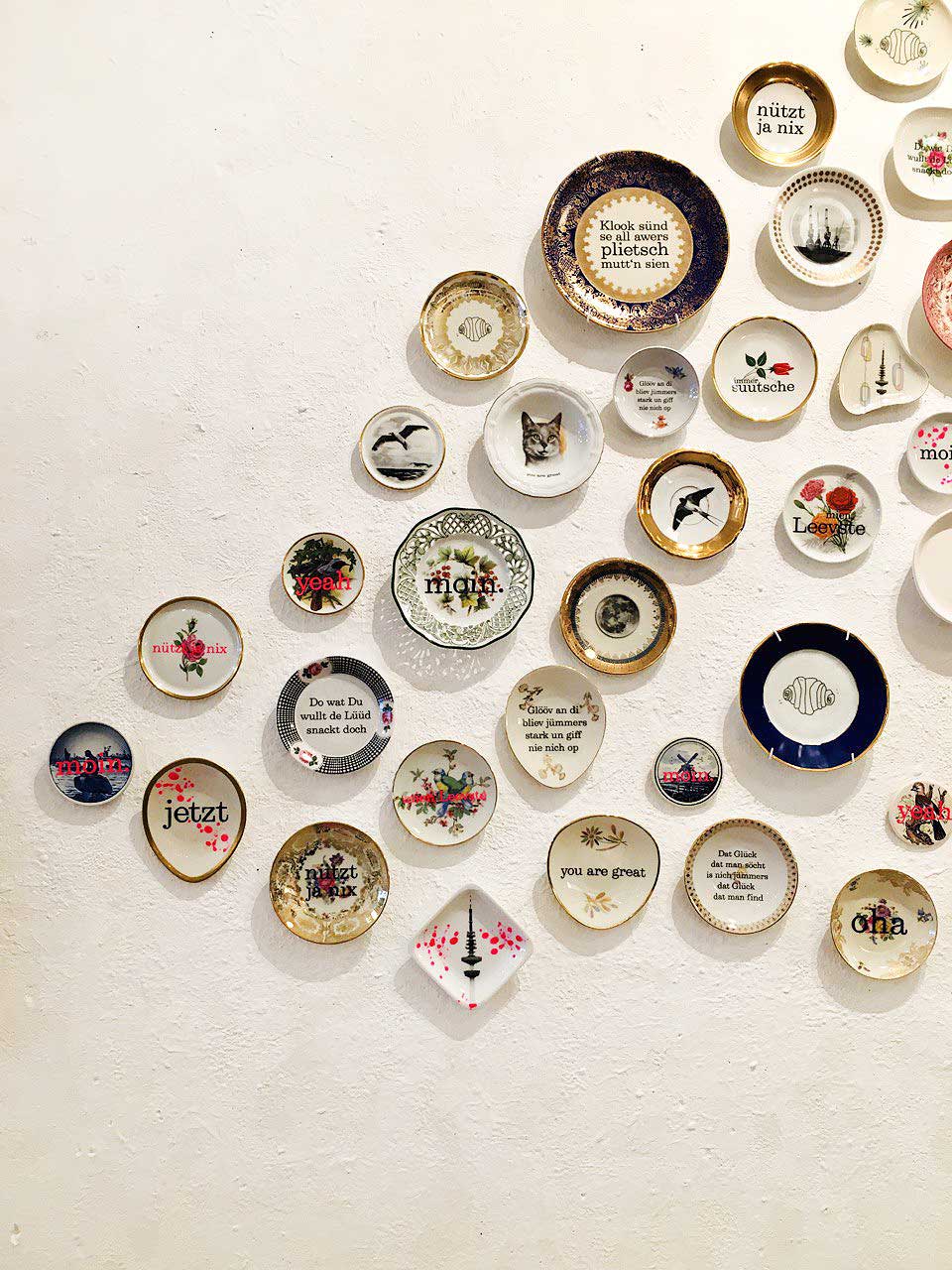 Wandteller Schwalbe Herr Fuchs mini 5cm neon Punkte Kleckse pink minimini Weiß – Bild 7