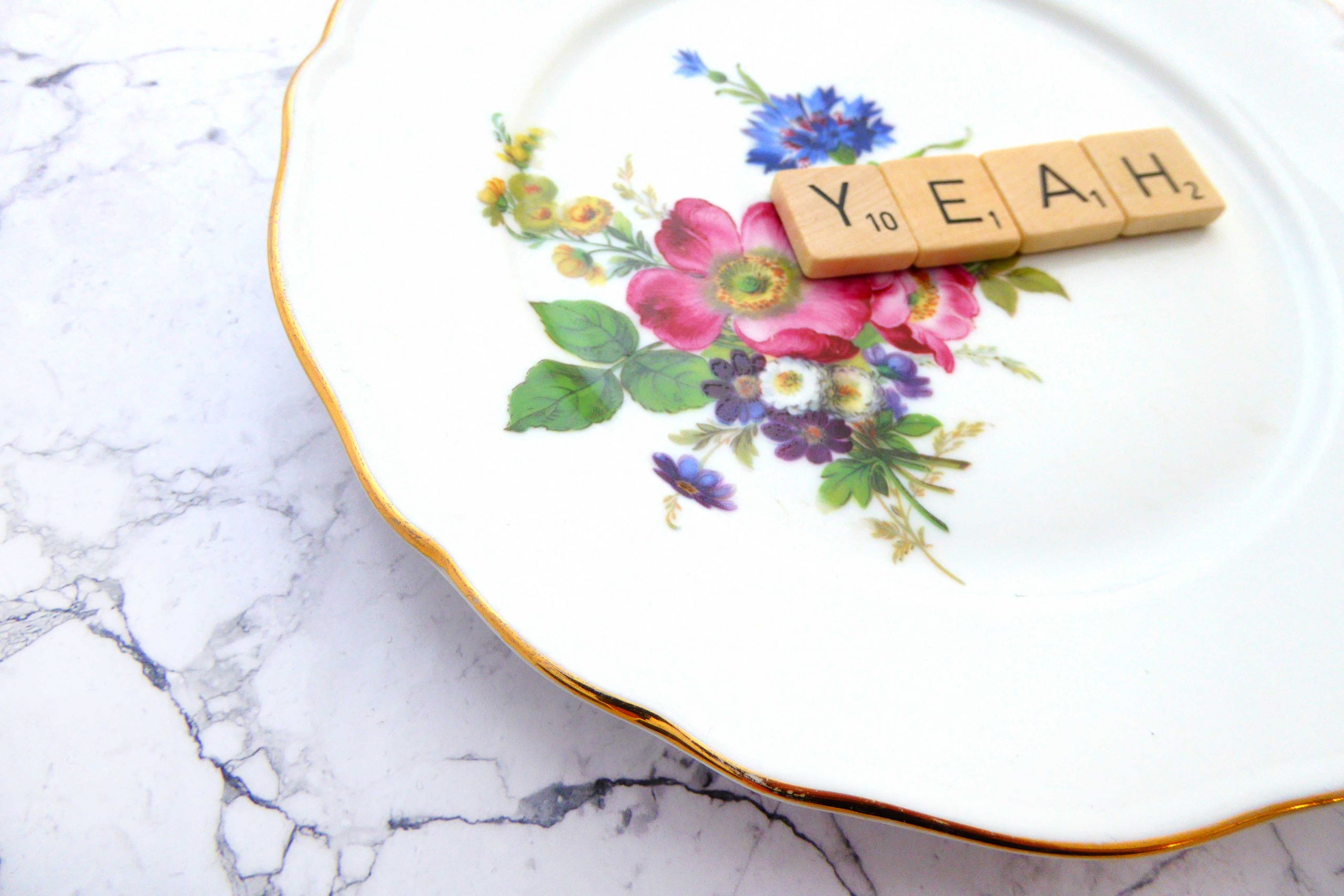 Wandteller Yeah Vintage 19 cm Deko Herr Fuchs Wohnen Gold Bunt Blume Scrabble – Bild 2