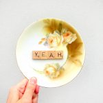 Wandteller Yeah Vintage 17 cm Deko Herr Fuchs Wohnen Gold Gelb Blume Scrabble