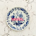 Wandteller Typo moin. vintage Herr Fuchs Teller neonpink blau 19cm Blumen Zwiebelmuster