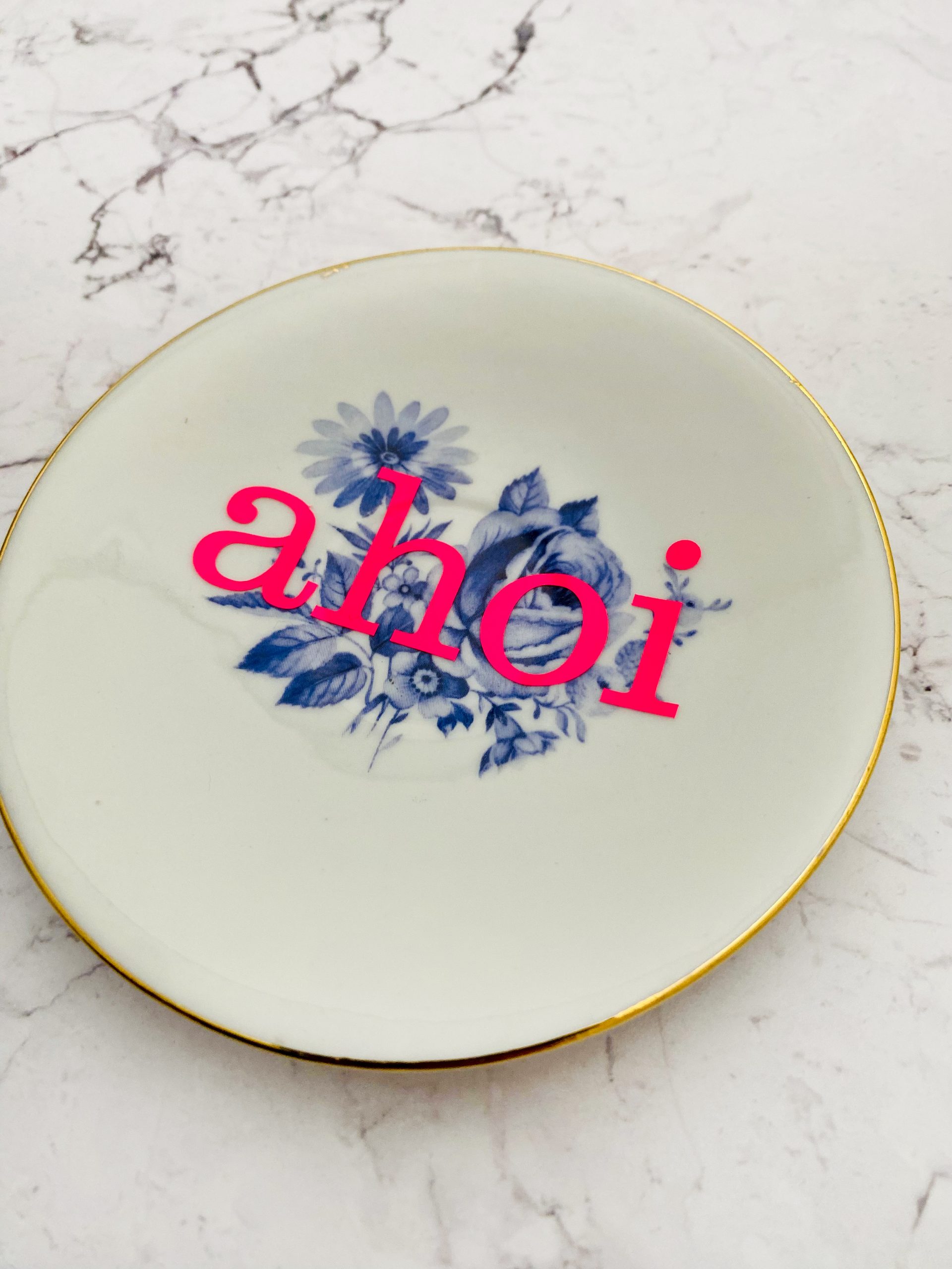 Wandteller Typo ahoi vintage Herr Fuchs mini neonpink blau 11cm Blume – Bild 2