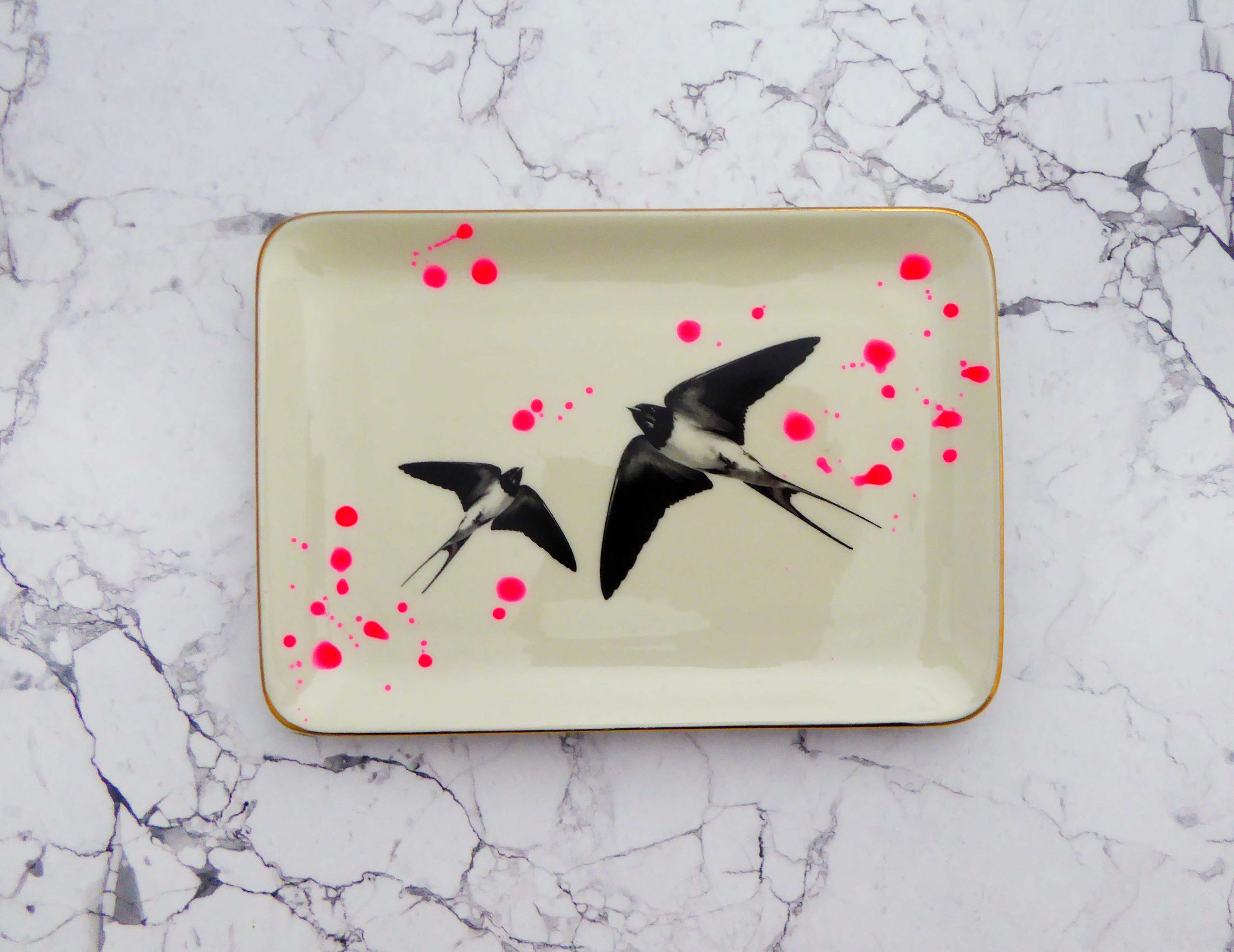 Wandteller Platte Herr Fuchs Schwalbe gold 17cm neonpink Kleckse vintage