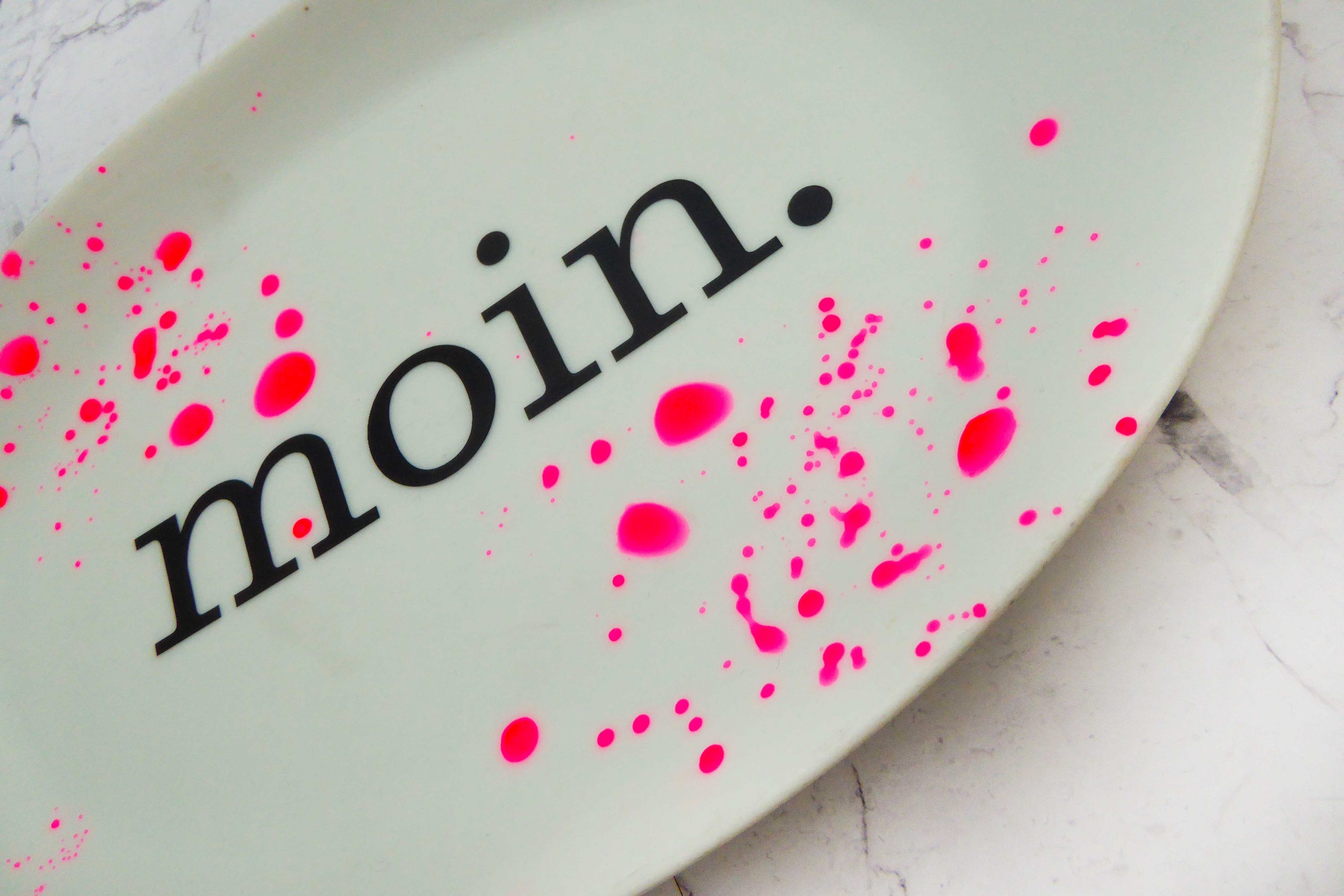 Wandteller Platte Herr Fuchs moin. Typo neon Punkte Kleckse 26cm pink – Bild 2