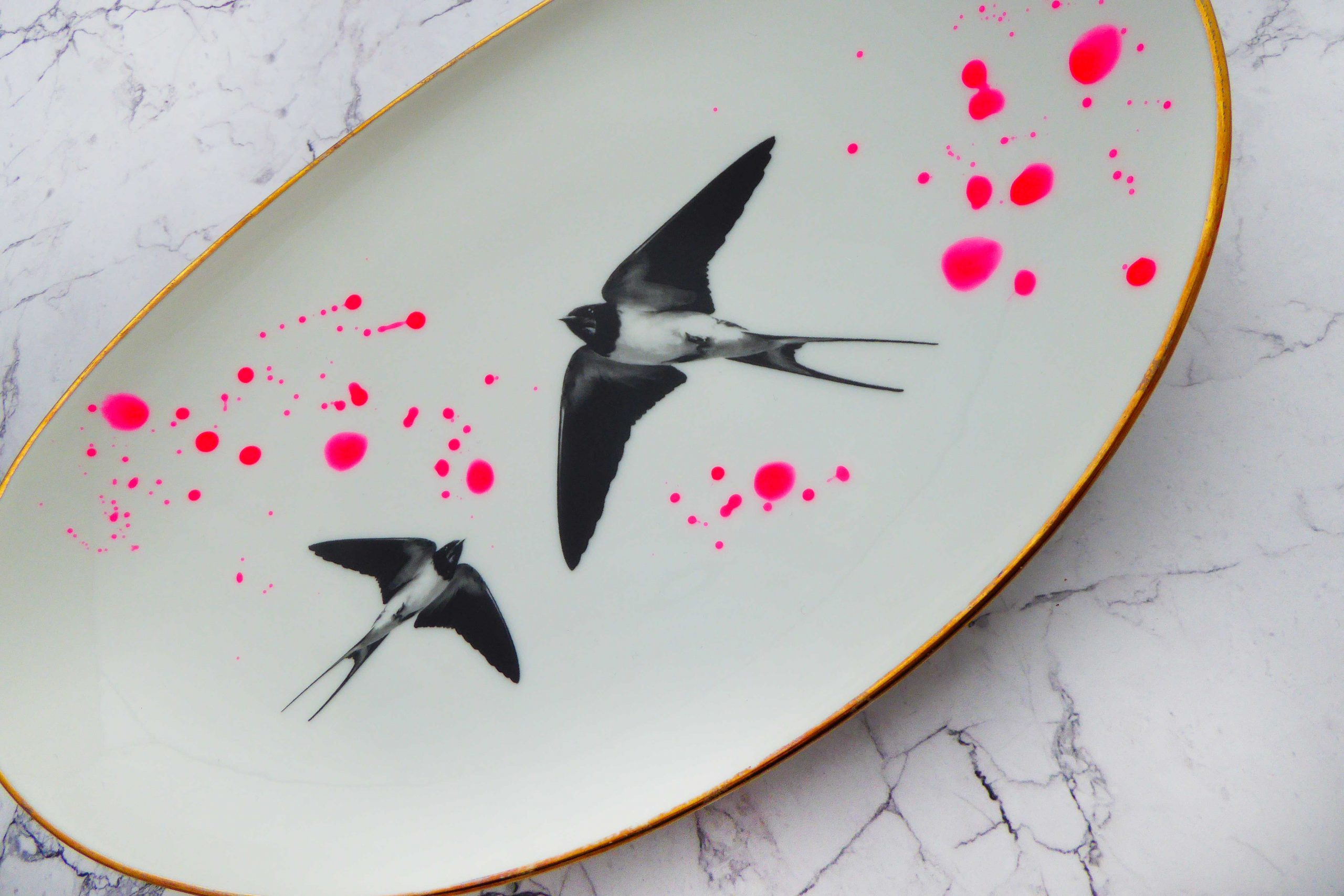 Wandteller Platte Herr Fuchs Schwalbe gold Wohnen 24cm neonpink Kleckse vintage – Bild 2