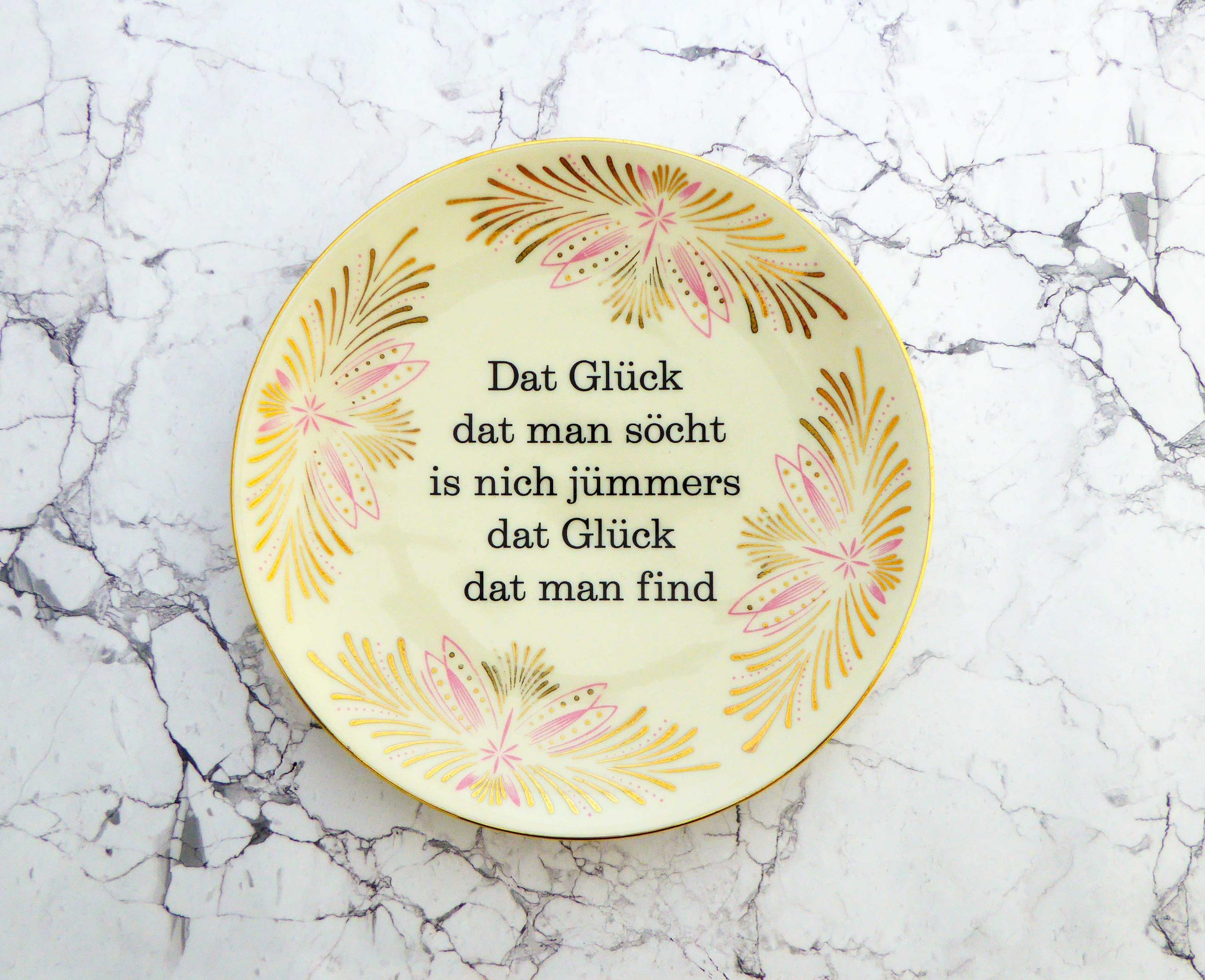 Wandteller Typo Glück vintage Herr Fuchs Teller plattdeutsch Gold Rosa 19cm Muster