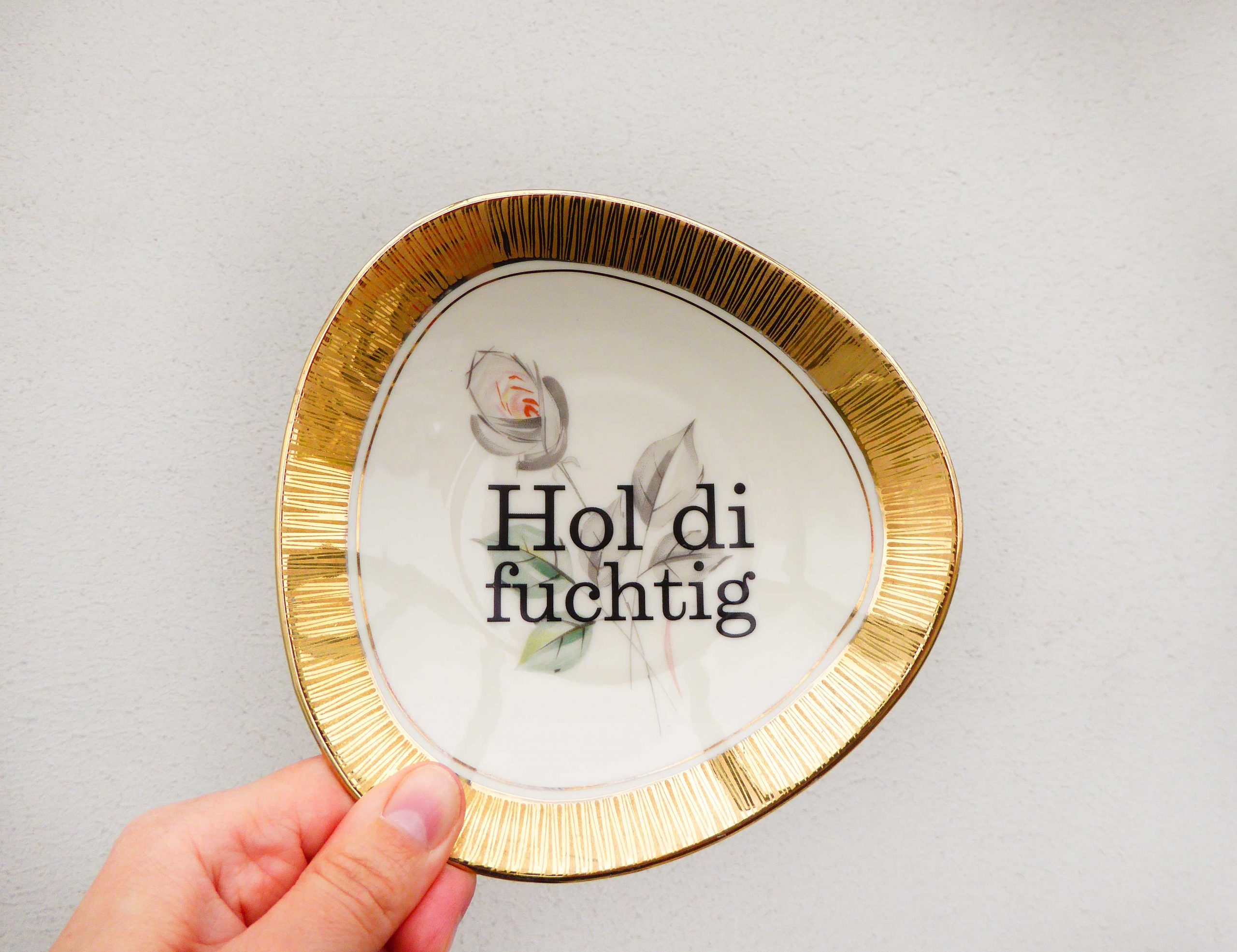 Wandteller Hol di fuchtig Typo Herr Fuchs 15cm Blumen Muster plattdeutsch Gold eckig