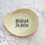 Wandteller Platte Herr Fuchs Typo nützt ja nix 19cm Blumen oval gold vintage Strahlen