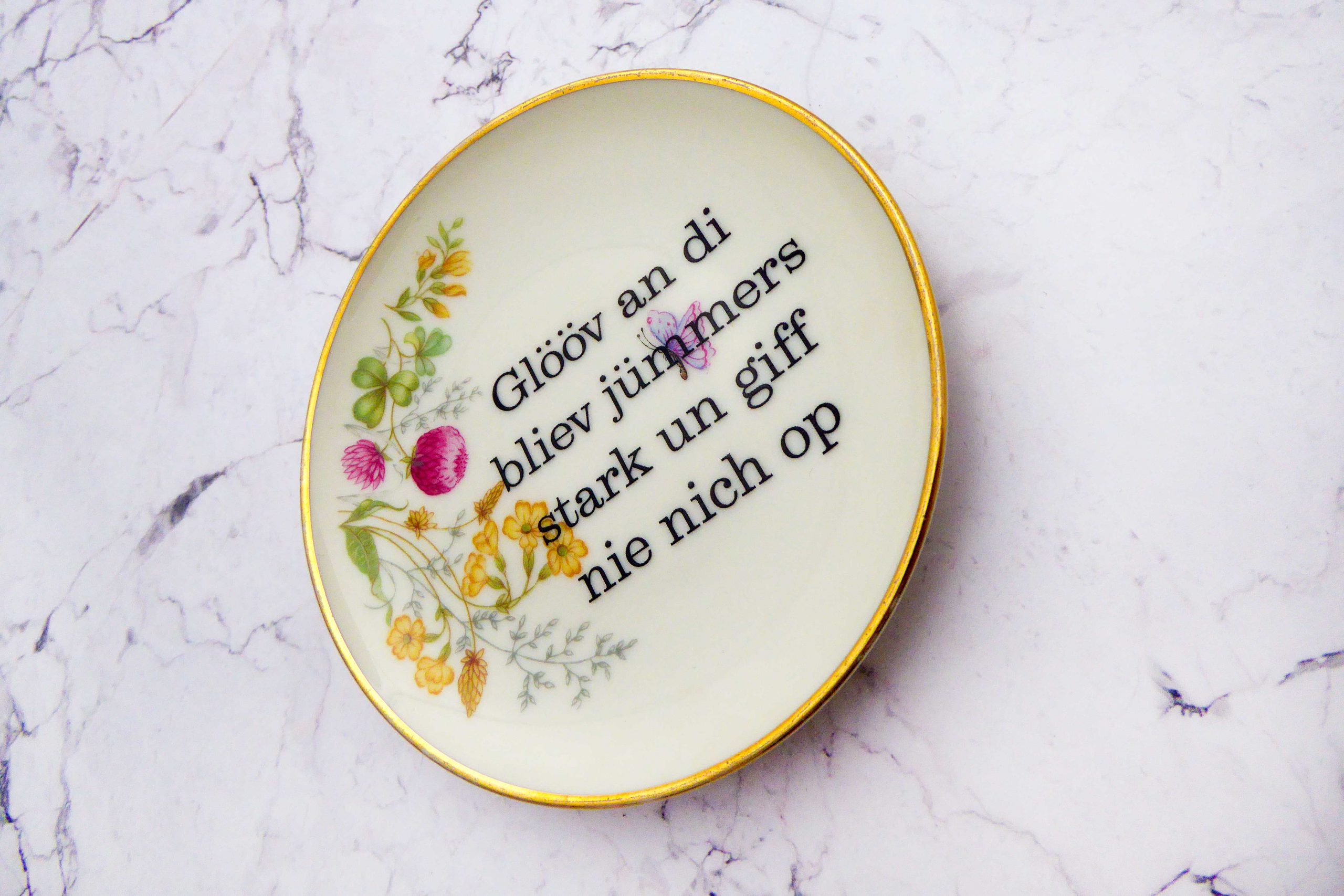 Wandteller Glööv an di Typo Herr Fuchs mini 10cm gold plattdeutsch Blumen Bunt – Bild 3