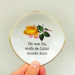 Wandteller Do wat du wullt Typo Herr Fuchs mini 9cm eckig gold Blumen vintage