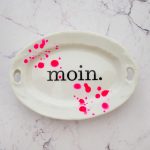 Wandteller moin. Typo Herr Fuchs mini 11cm neon Punkte Kleckse pink oval Platte