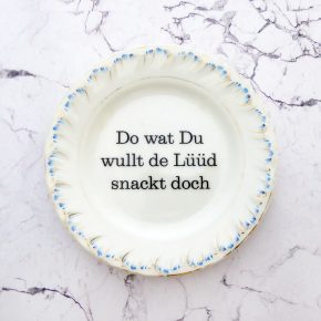 Wandteller Do wat du wullt Typo Herr Fuchs mini 13cm blau gold Muster vintage plattdeutsch