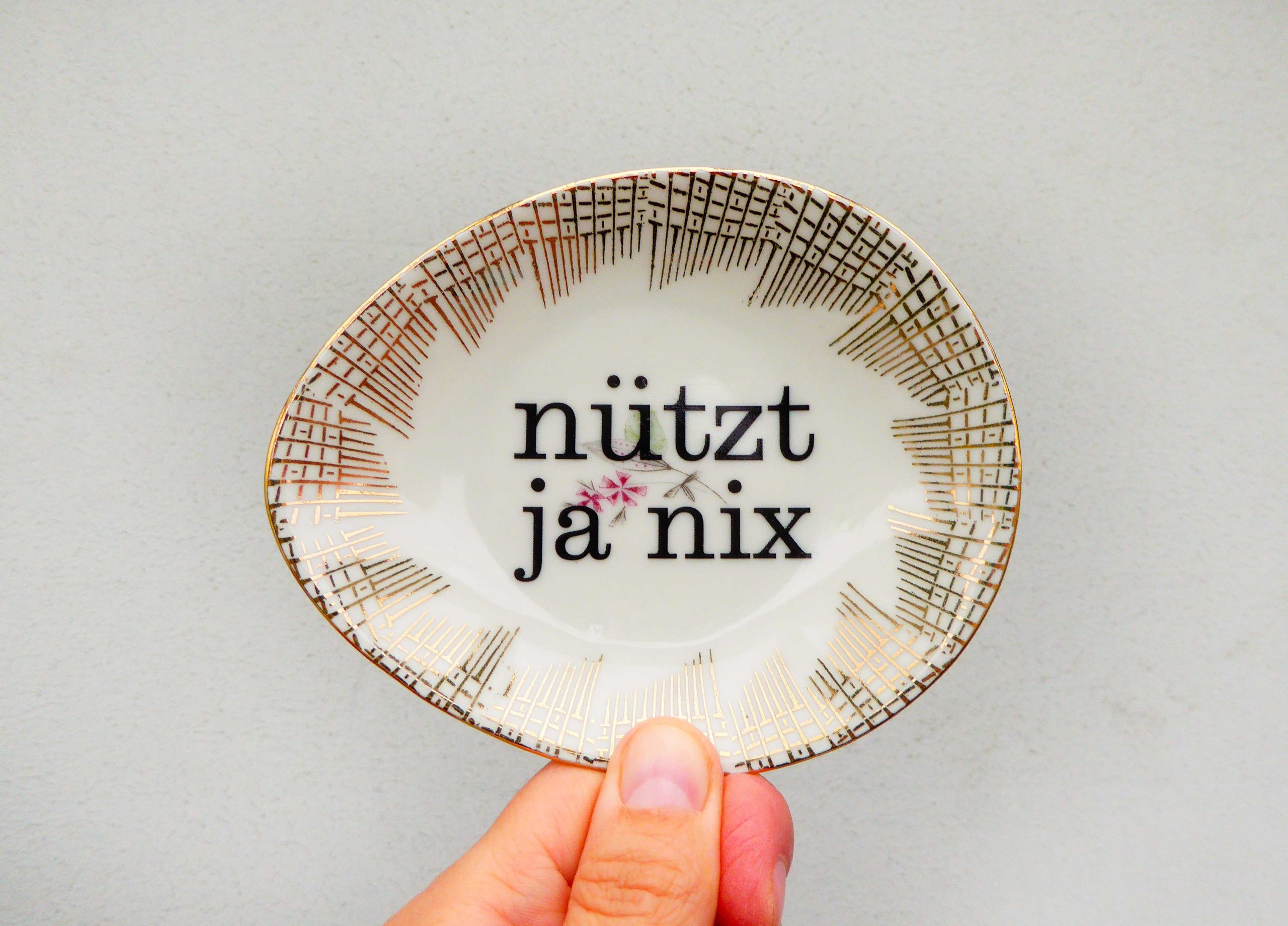 Wandteller Typo nützt ja nix Herr Fuchs mini 11cm Gold Blumen Muster oval vintage – Bild 2