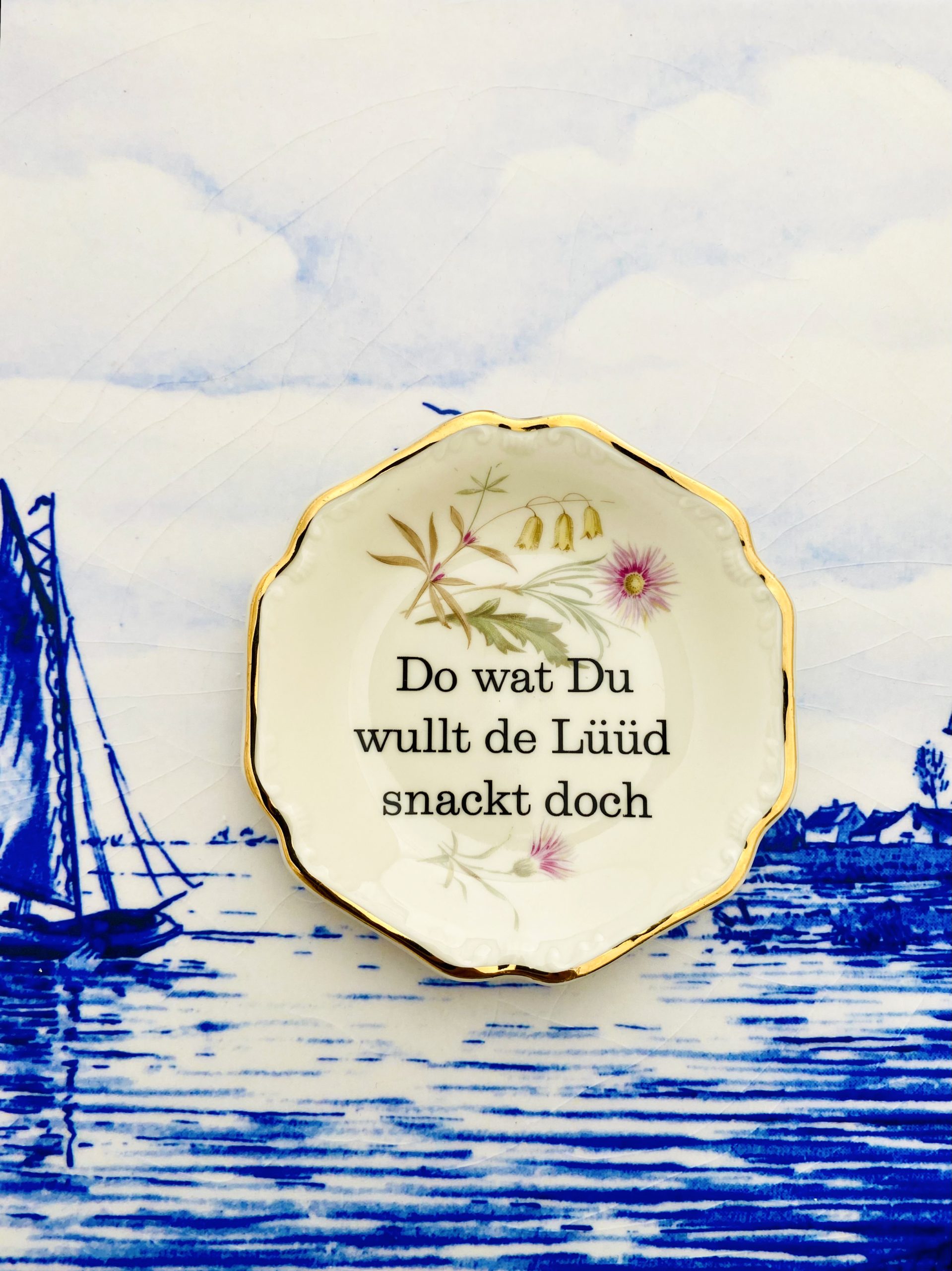 Wandteller Do wat du wullt Typo Herr Fuchs mini 11cm Blumen gold vintage plattdeutsch