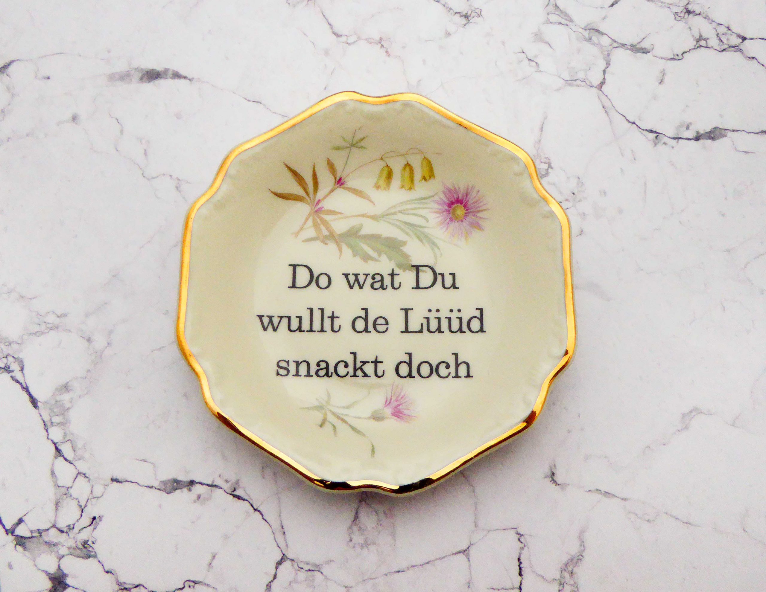 Wandteller Do wat du wullt Typo Herr Fuchs mini 11cm Blumen gold vintage plattdeutsch – Bild 3