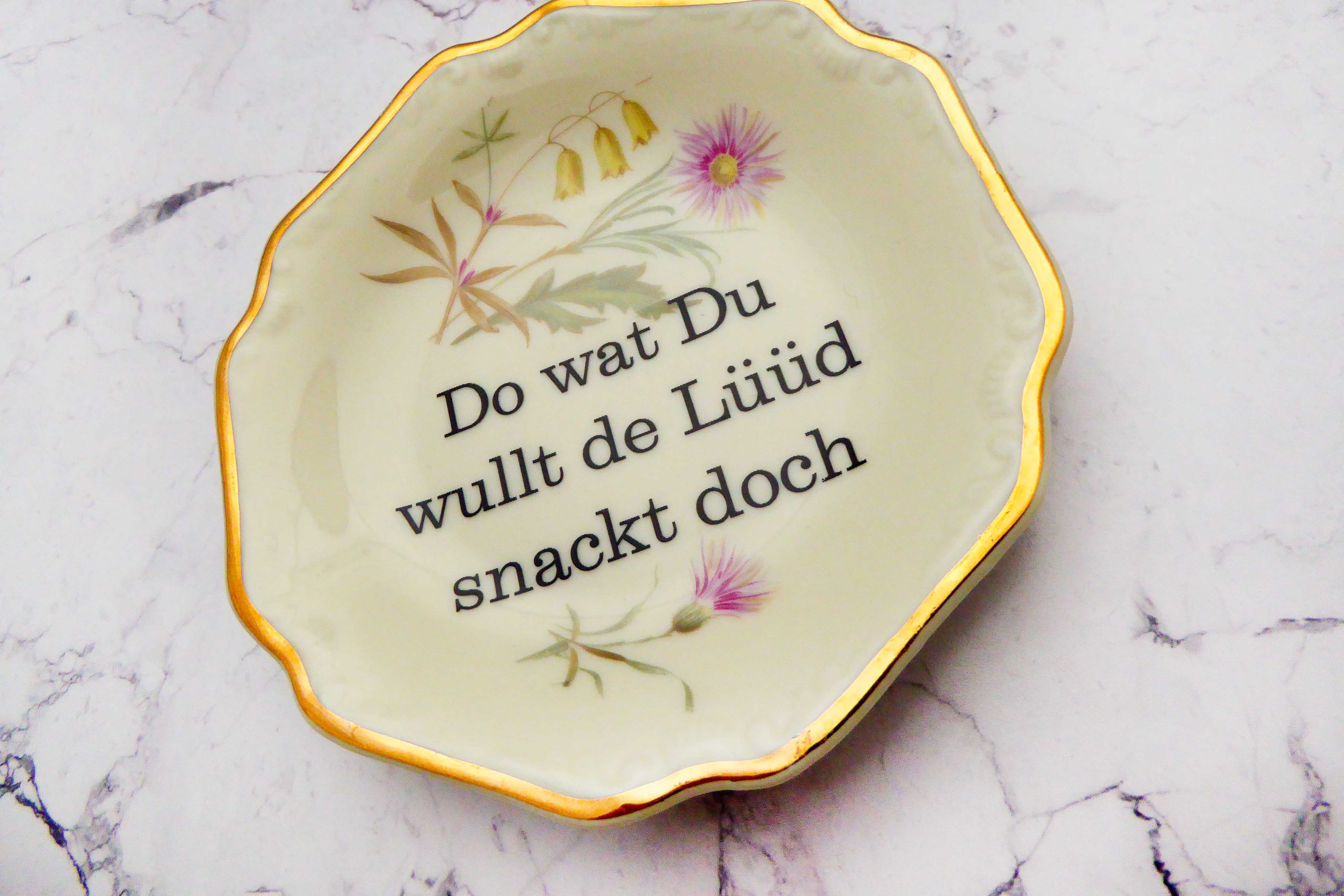 Wandteller Do wat du wullt Typo Herr Fuchs mini 11cm Blumen gold vintage plattdeutsch – Bild 4