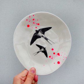 Wandteller oval Herr Fuchs Schwalbe 19cm neonpink Kleckse vintage Punkte