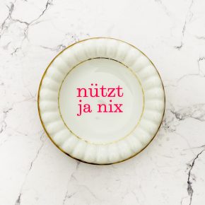 Wandteller Typo nützt ja nix vintage Herr Fuchs mini neonpink 9cm gold Riffel