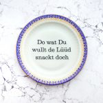 Wandteller Typo Do wat du wullt vintage Herr Fuchs Muster Blau/Gold 19cm