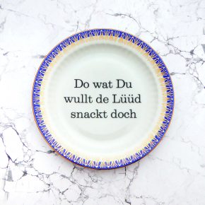 Wandteller Typo Do wat du wullt vintage Herr Fuchs Muster Blau/Gold 19cm