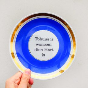 Wandteller Typo Tohuss vintage Herr Fuchs Teller plattdeutsch 19cm Blau Gold