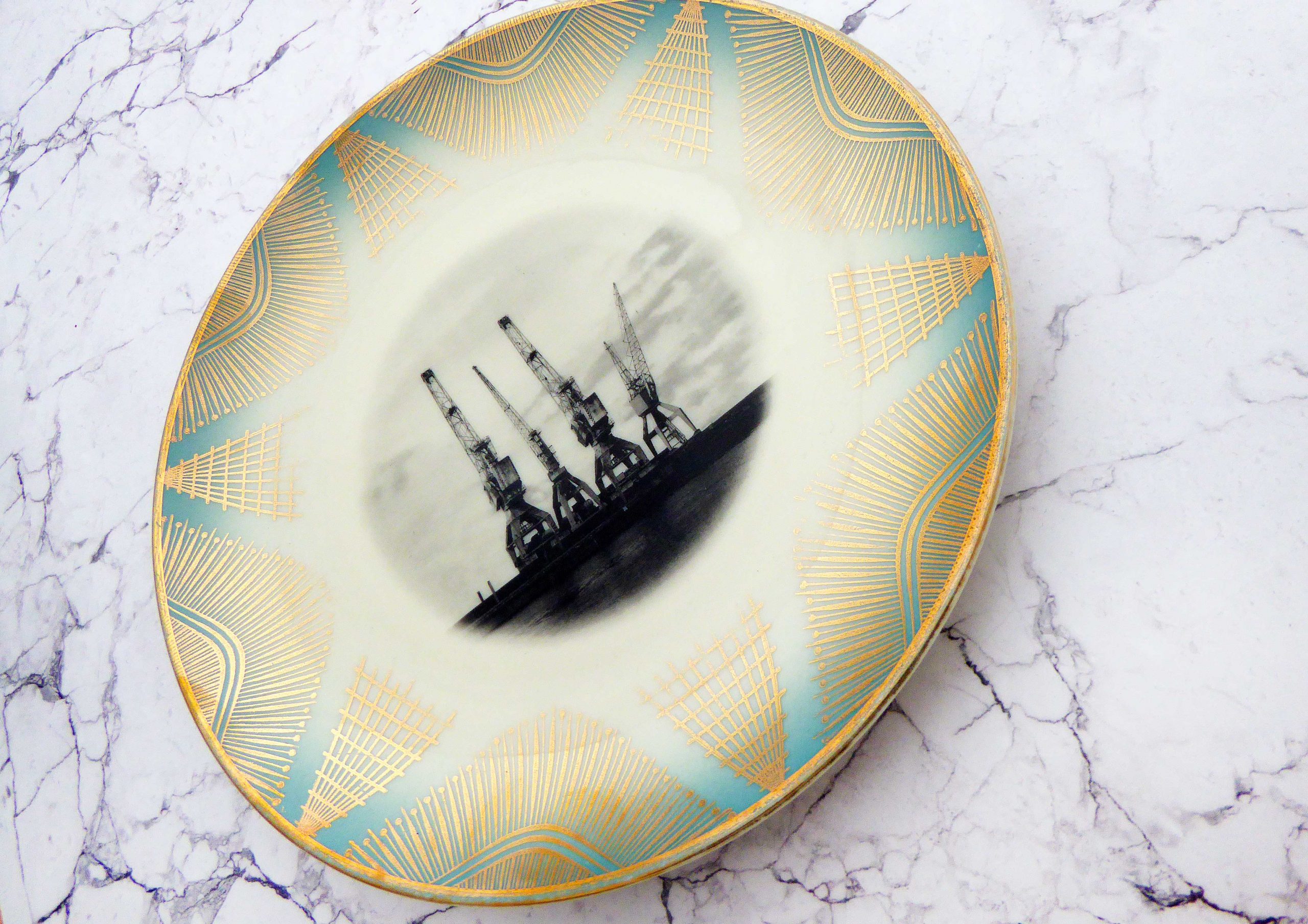 Wandteller Teller Herr Fuchs Hamburger Hafen Kräne türkis/blau/gold Muster 19cm vintage – Bild 2