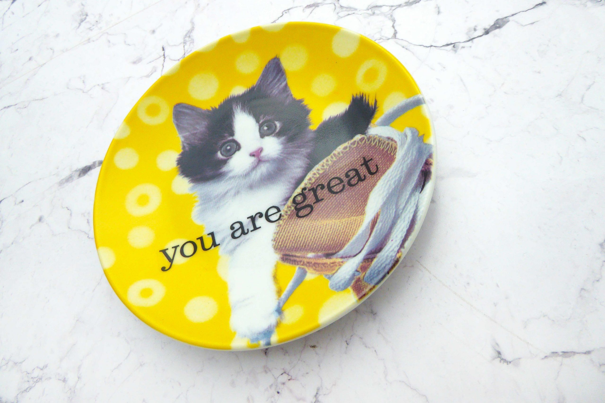 Wandteller Typo you are great Herr Fuchs Katze 12cm Wohnen vintage gelb – Bild 2