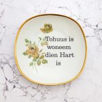 Wandteller Typo Tohuss vintage Herr Fuchs Teller plattdeutsch Blumen 19cm Grün Gold eckig