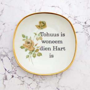 Wandteller Typo Tohuss vintage Herr Fuchs Teller plattdeutsch Blumen 19cm Grün Gold eckig