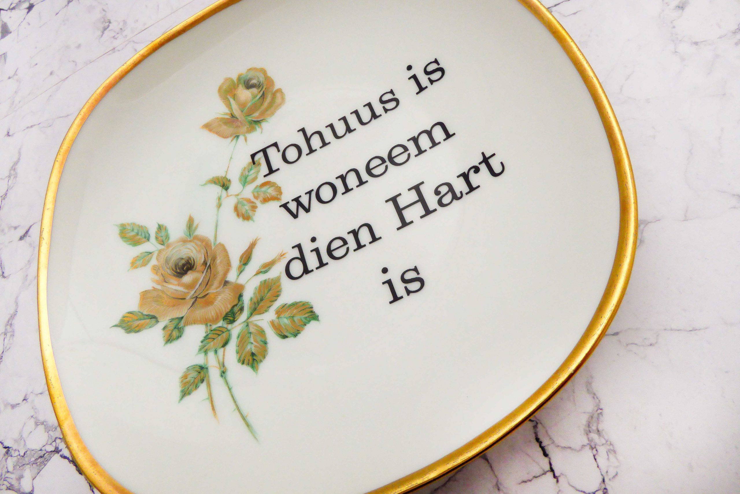 Wandteller Typo Tohuss vintage Herr Fuchs Teller plattdeutsch Blumen 19cm Grün Gold eckig – Bild 2