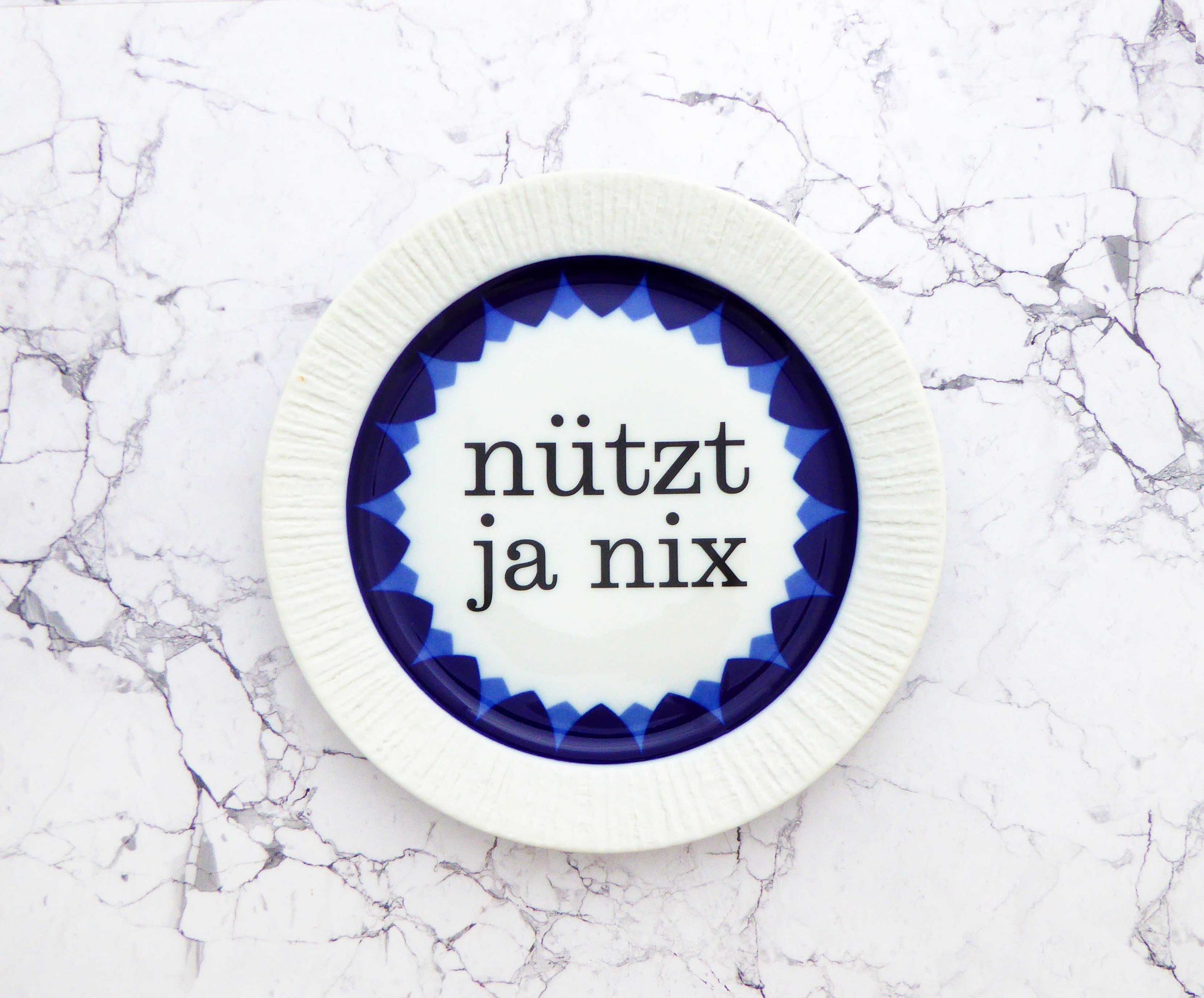 Wandteller Typo nützt ja nix vintage Herr Fuchs Teller Dunkelblau Blau 19cm Muster