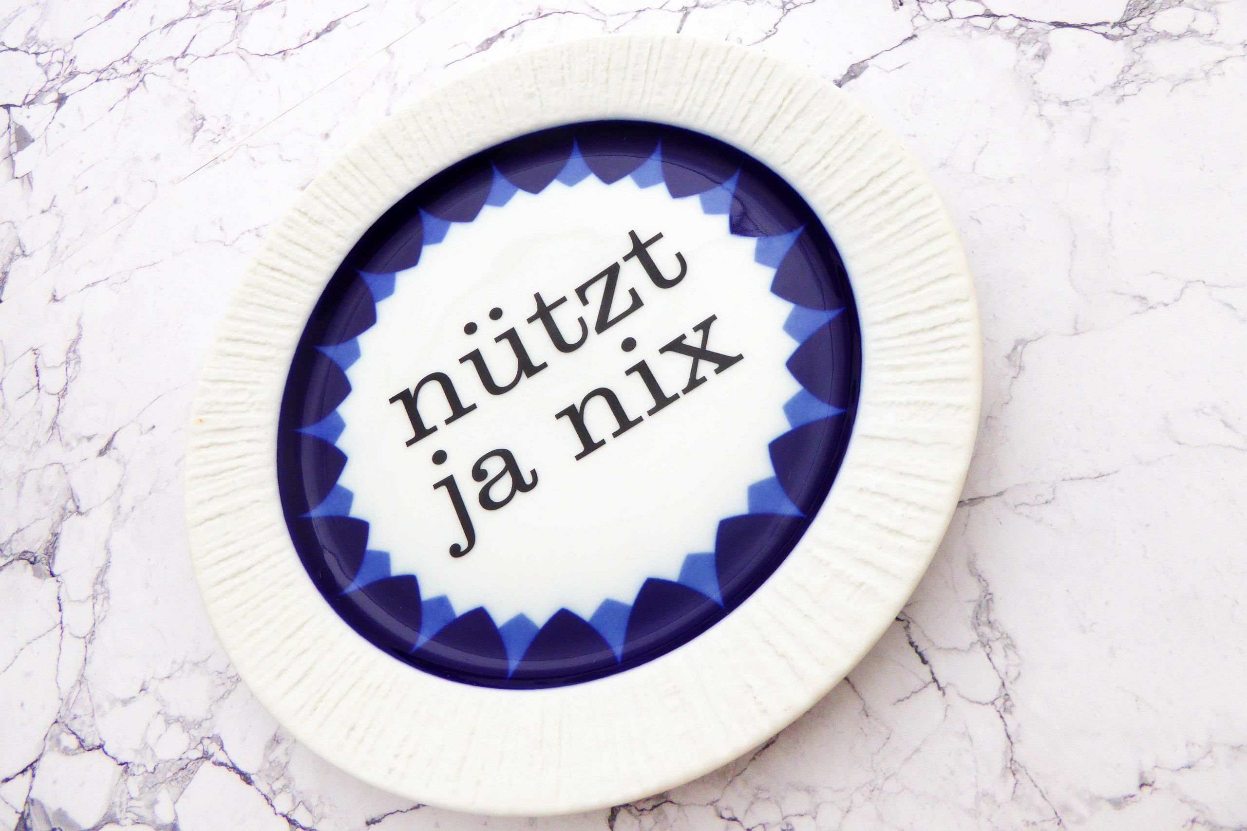 Wandteller Typo nützt ja nix vintage Herr Fuchs Teller Dunkelblau Blau 19cm Muster – Bild 2