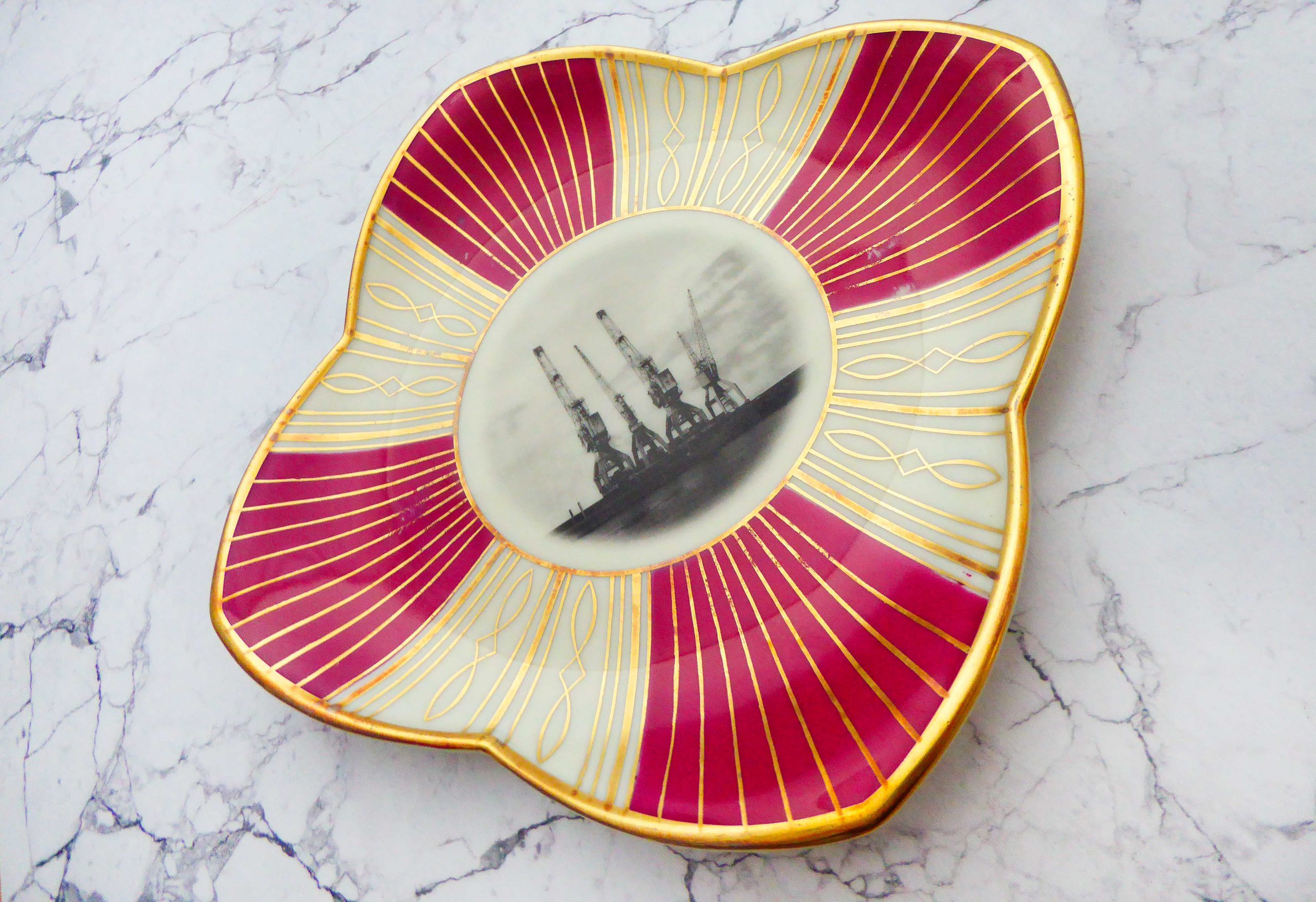 Wandteller Hamburger Hafen Kräne Rot/Gold vintage Herr Fuchs Teller eckig 21cm Muster – Bild 2