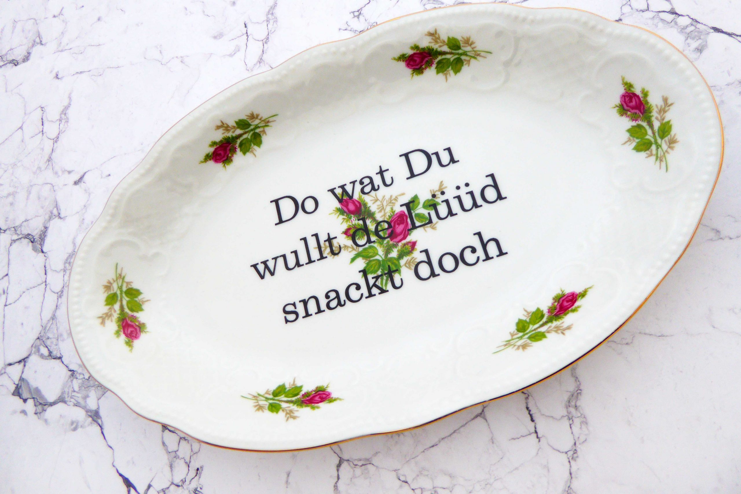 Wandteller Typo Do wat du wullt vintage Herr Fuchs Platte Wohnen 23cm Blume Bunt plattdeutsch – Bild 2
