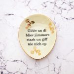 Wandteller Glööv an di Typo Herr Fuchs mini 11cm gold plattdeutsch oval Blume vintage