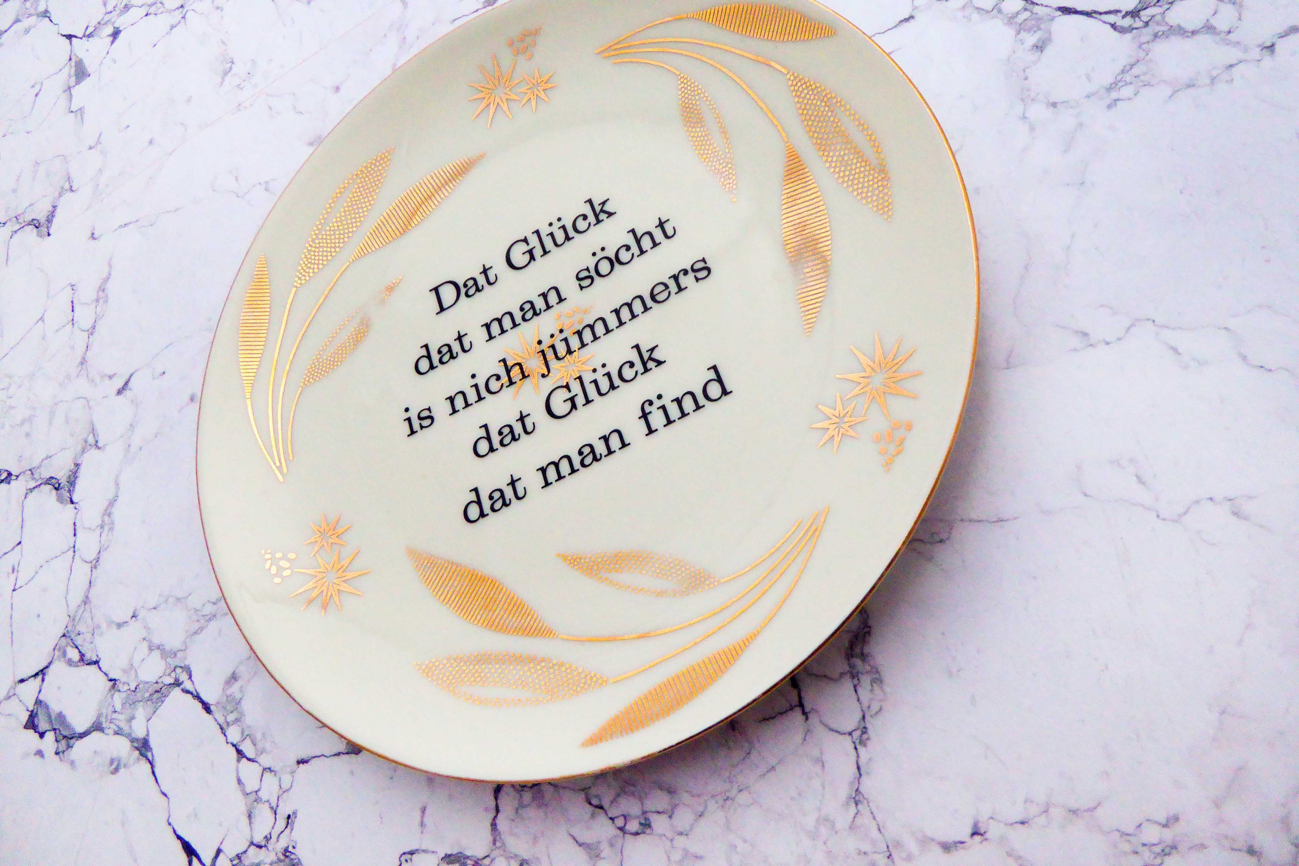 Wandteller Typo Glück vintage Herr Fuchs Teller plattdeutsch Gold 19cm Muster Pflanzen Sterne – Bild 2