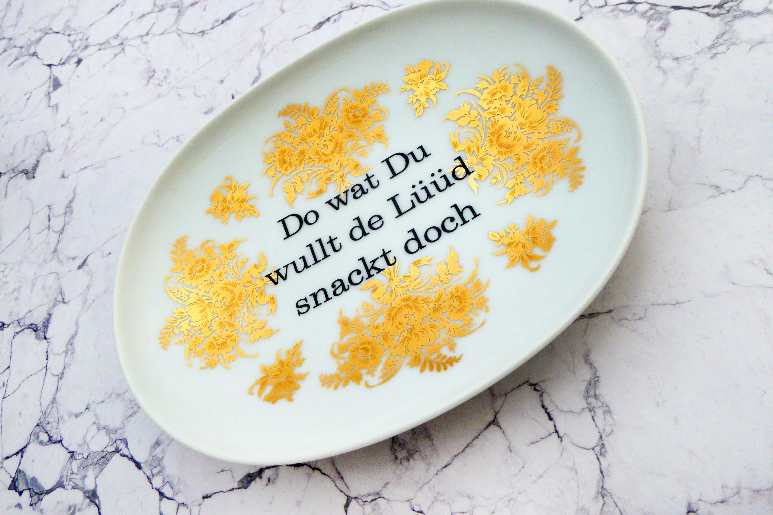 Wandteller Typo Do wat du wullt vintage Herr Fuchs Platte Wohnen 20cm Blume Gold plattdeutsch – Bild 2