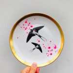 Wandteller Herr Fuchs Schwalbe gold 19cm neonpink Kleckse vintage