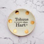 Wandteller Tohuus Typo Herr Fuchs mini 10cm gold Punkte vintage plattdeutsch