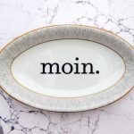 Wandteller Platte Herr Fuchs moin. Typo gold 23cm vintage grau