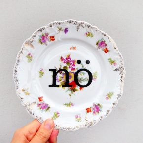 Wandteller Typo NÖ vintage Herr Fuchs Teller Blumen 19cm Bunt Gold