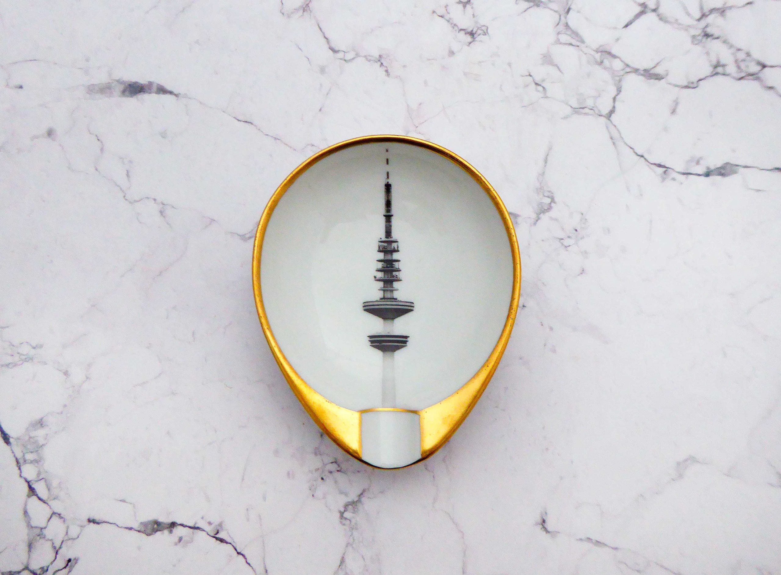 Wandteller Herr Fuchs Fernsehturm Hamburg Gold 10cm oval vintage